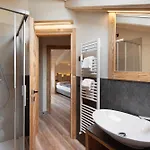 Leur Gusja Golp Quadrilocale Apartment